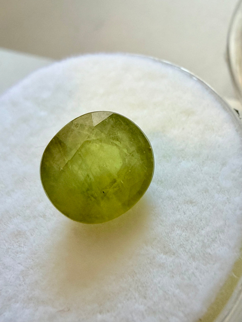 Sapphire Green Oval 8.4 × 7.6mm 2.85ct