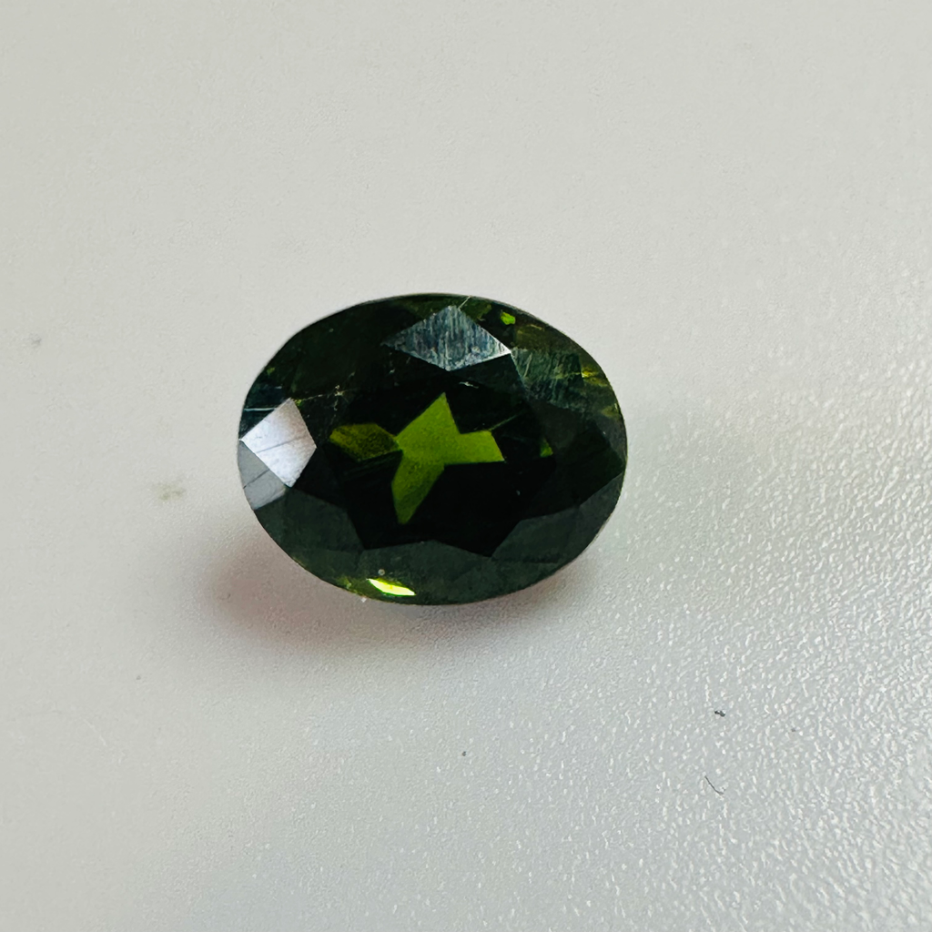 TOURMALINE GREEN  OVAL 7.9MMX6.2MM   1.82CTS image 0