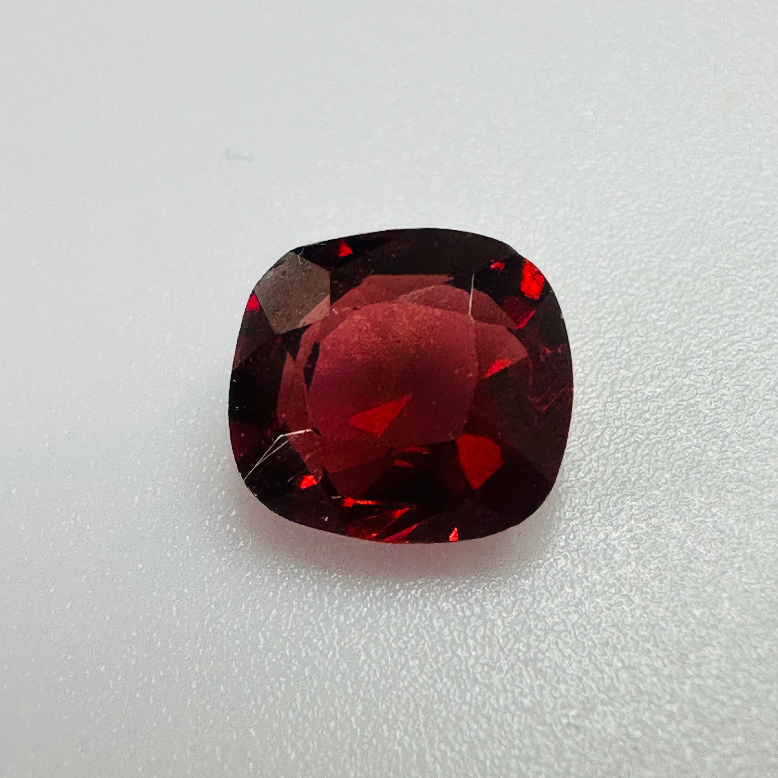 GARNET CUSTION 7MM X 6.6MM 1.57CTS image 2
