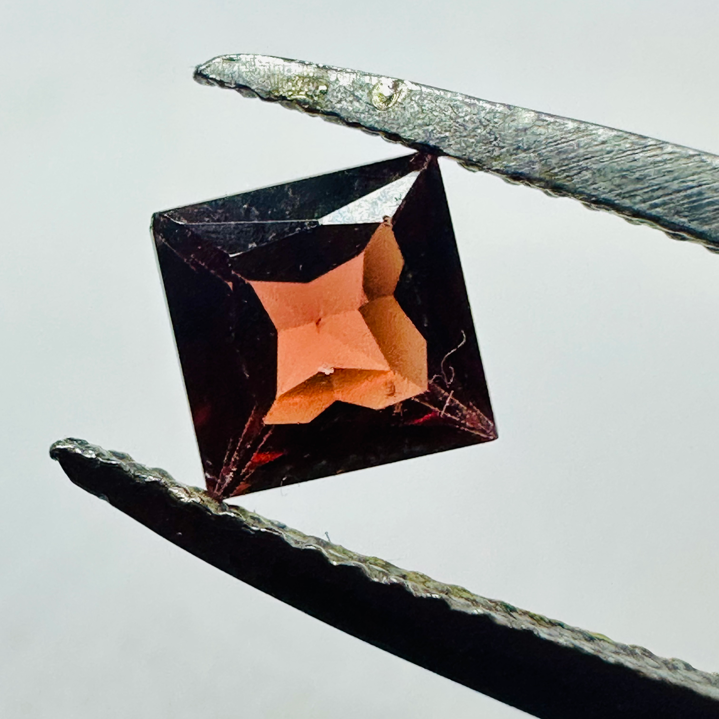 GARNET SQUARE 4.9MM  0.65CTS RED image 0