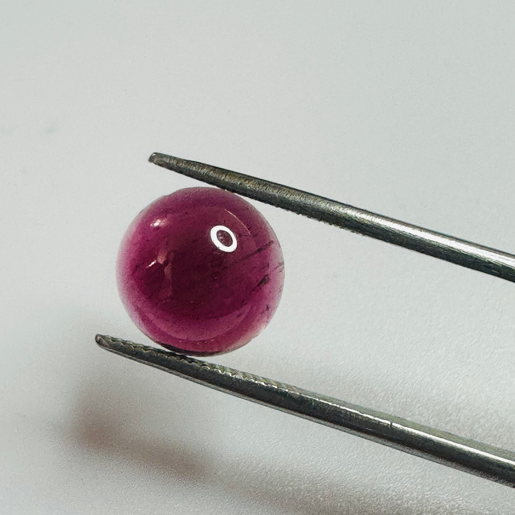 GARNET ROUND CAB 9.8MM 3.58CTS image 4