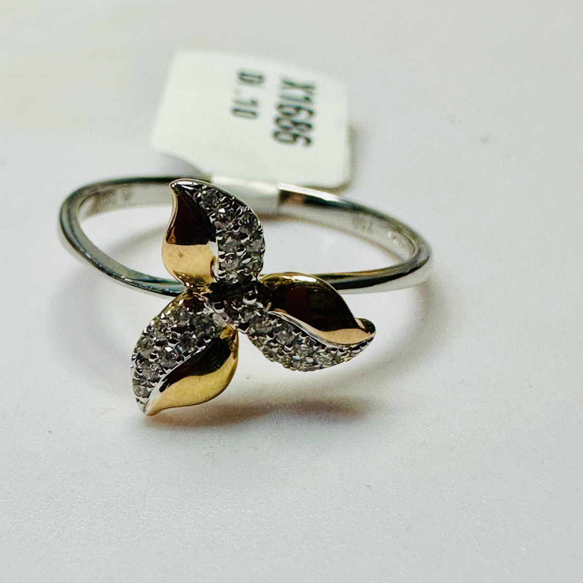 NEW 9ct Floral ring with Diamond Accents Size O image 4