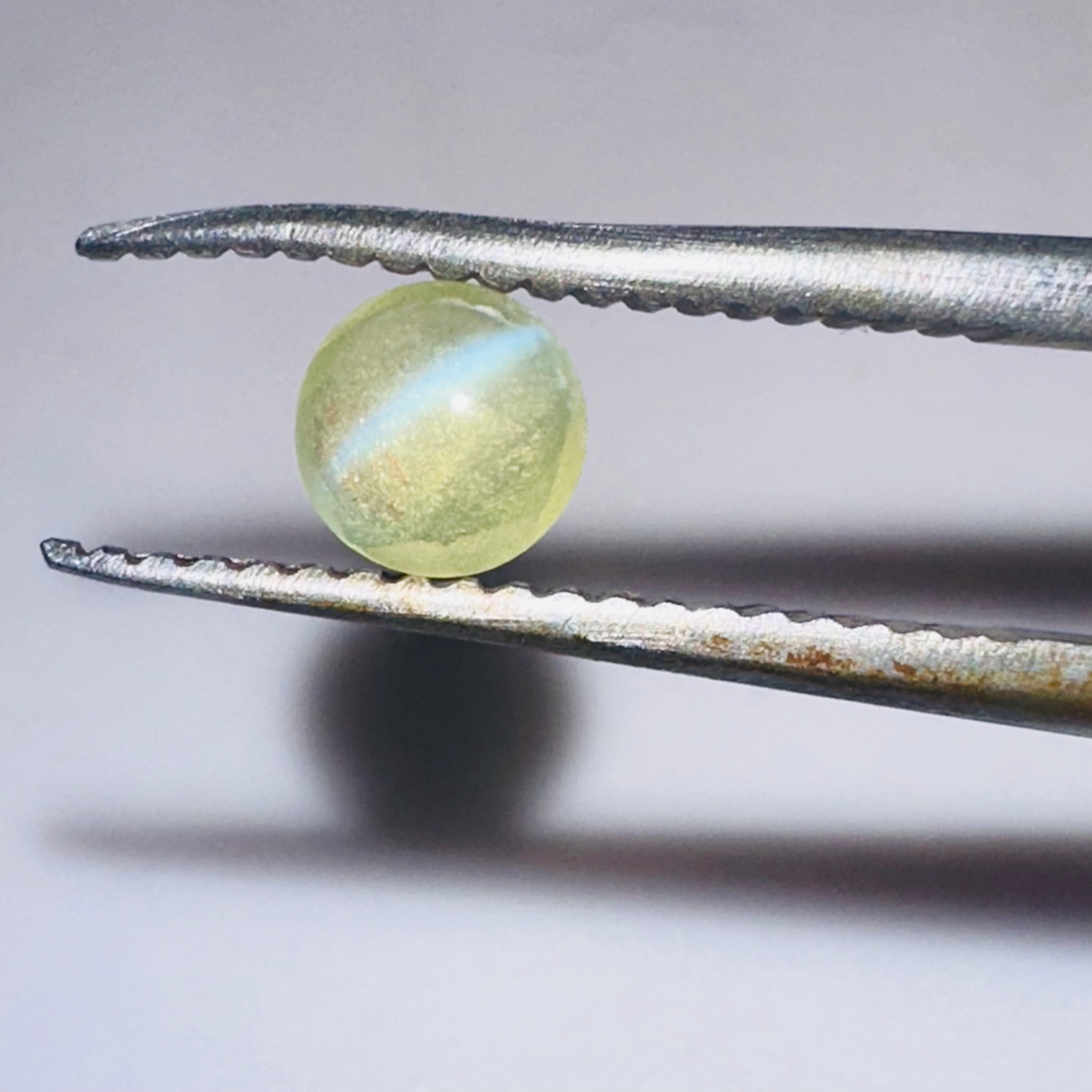 CHRYSOBERYL CATS EYE OVAL 4.6MM ROUND  0.49CTS image 0