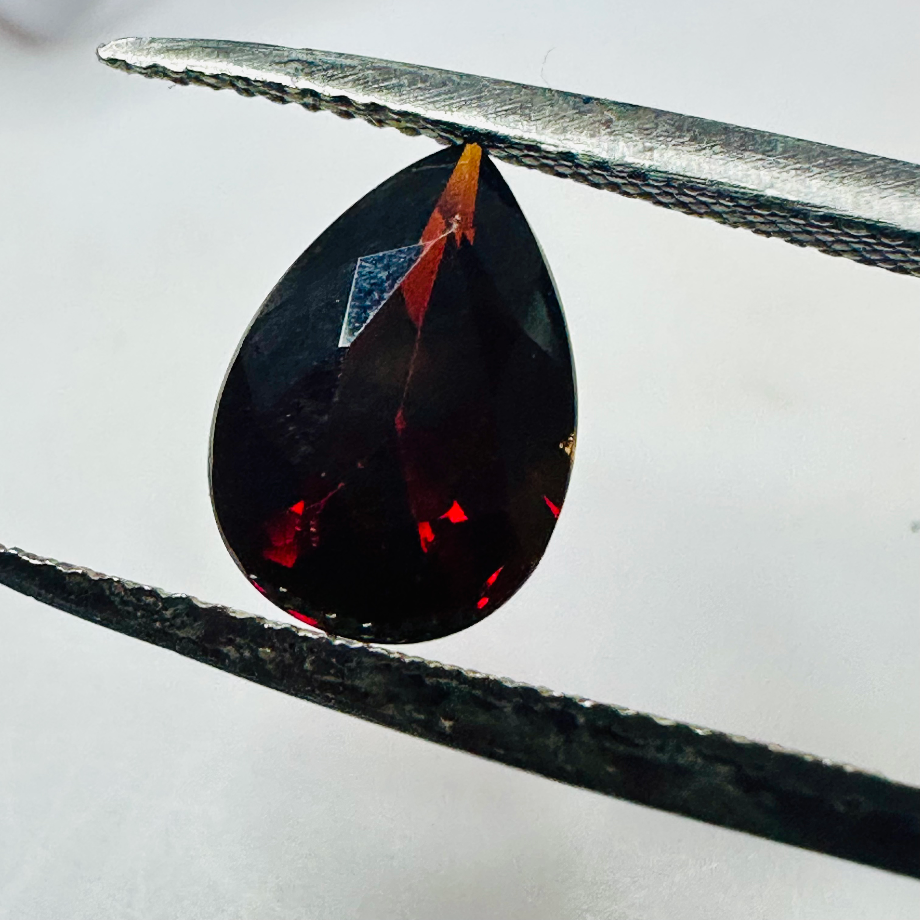 GARNET  PEAR 10.2MMX7.2MM  2.09CTS  DEEP RED image 0