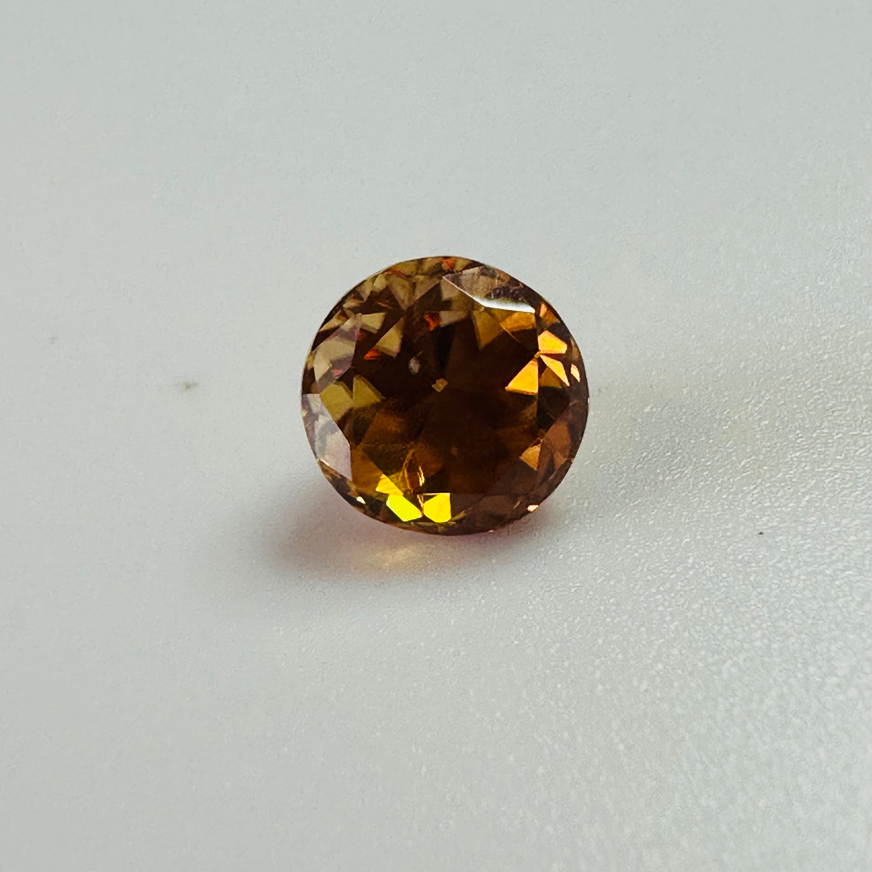 ZIRCON GOLDEN ROUND 7.7MM  3.23CTS image 2
