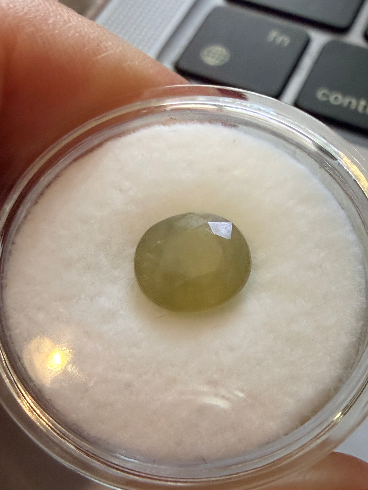 Sapphire Green Oval 8.4 × 7.6mm 2.85ct