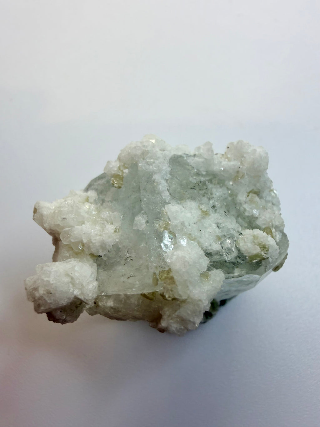 Raw aquamarine specimen