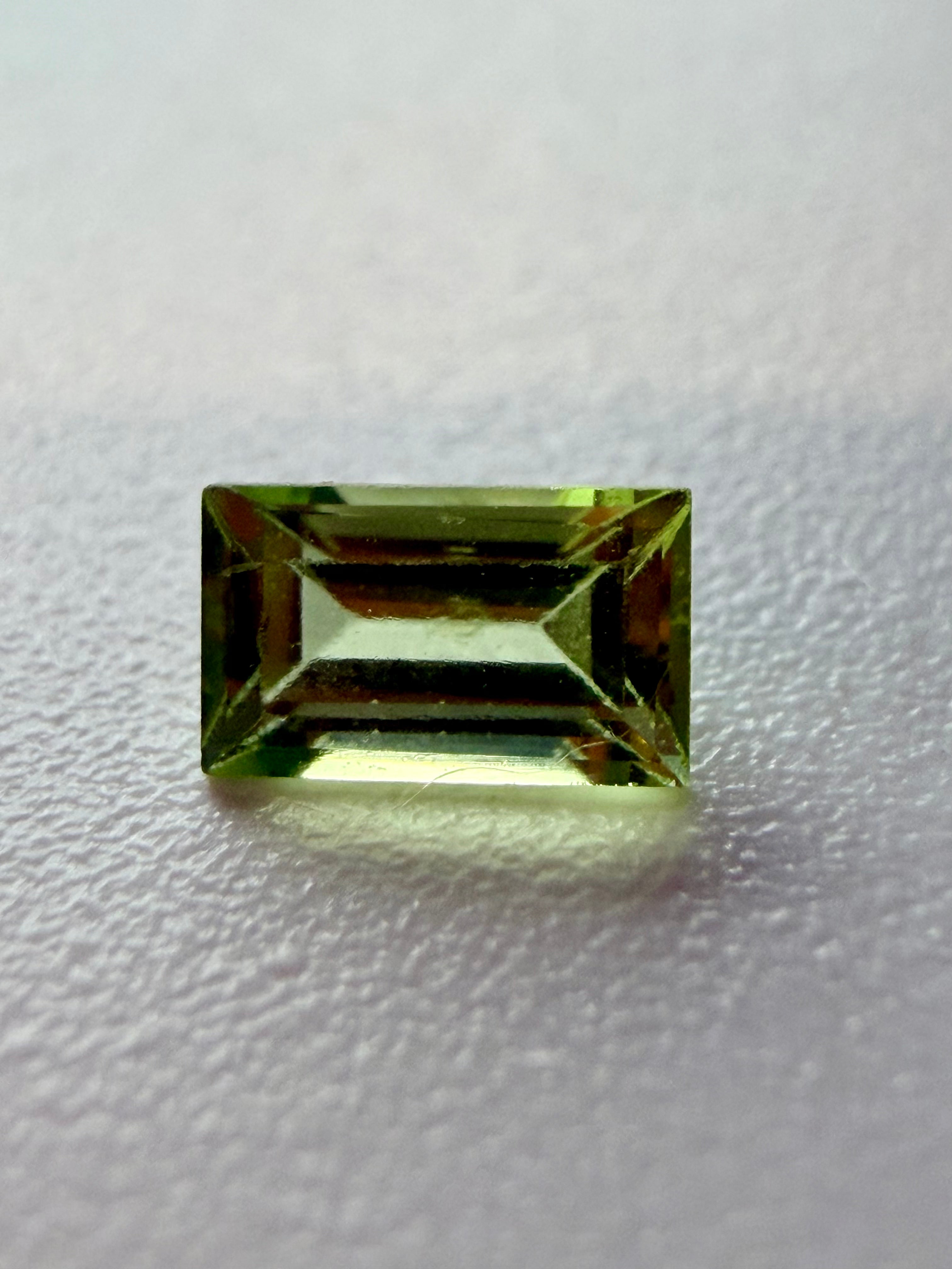 Natural Peridot Baguette 5x3mm 0.36cts