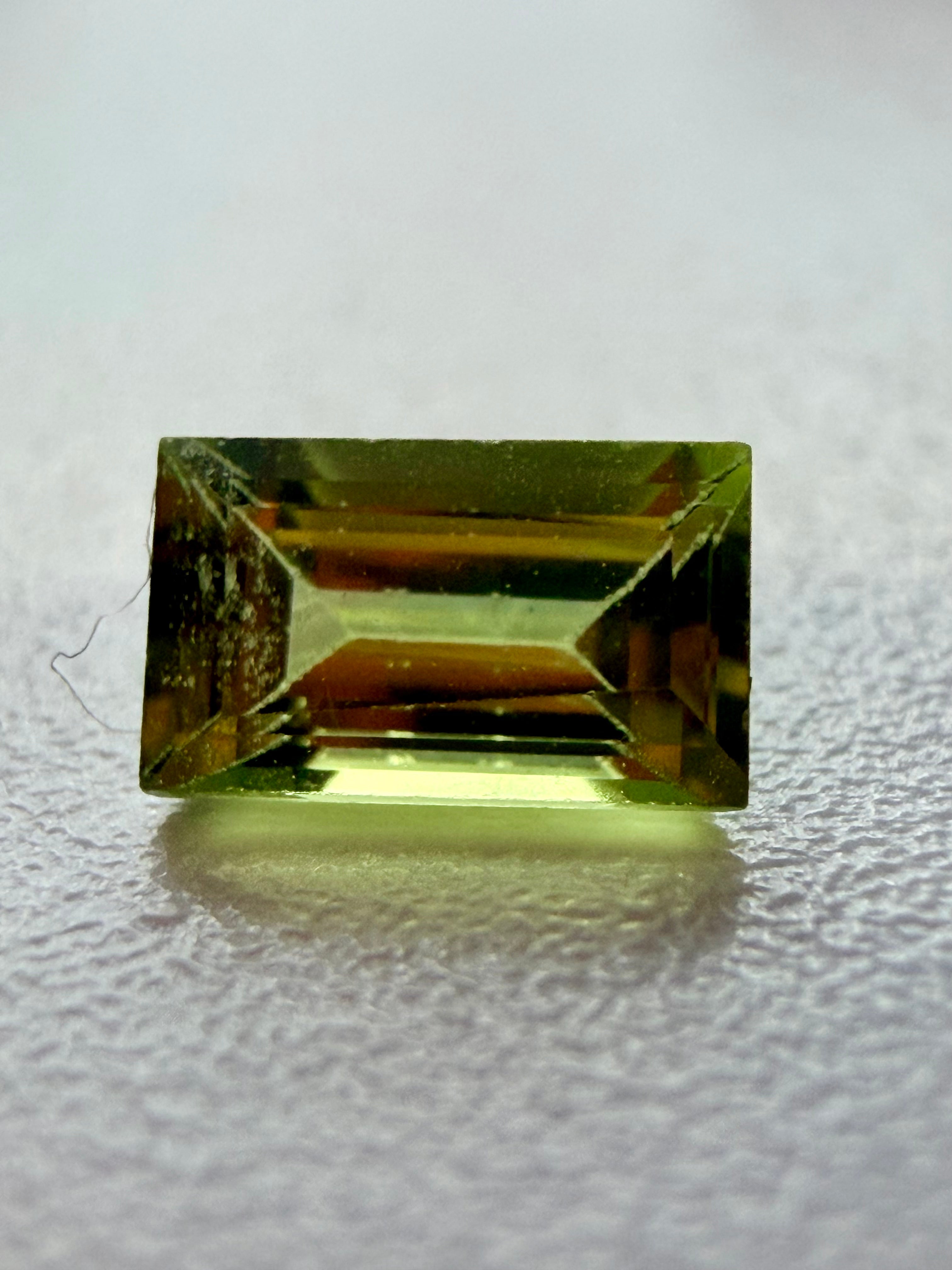 Natural Peridot Baguette 5x3mm 0.39cts