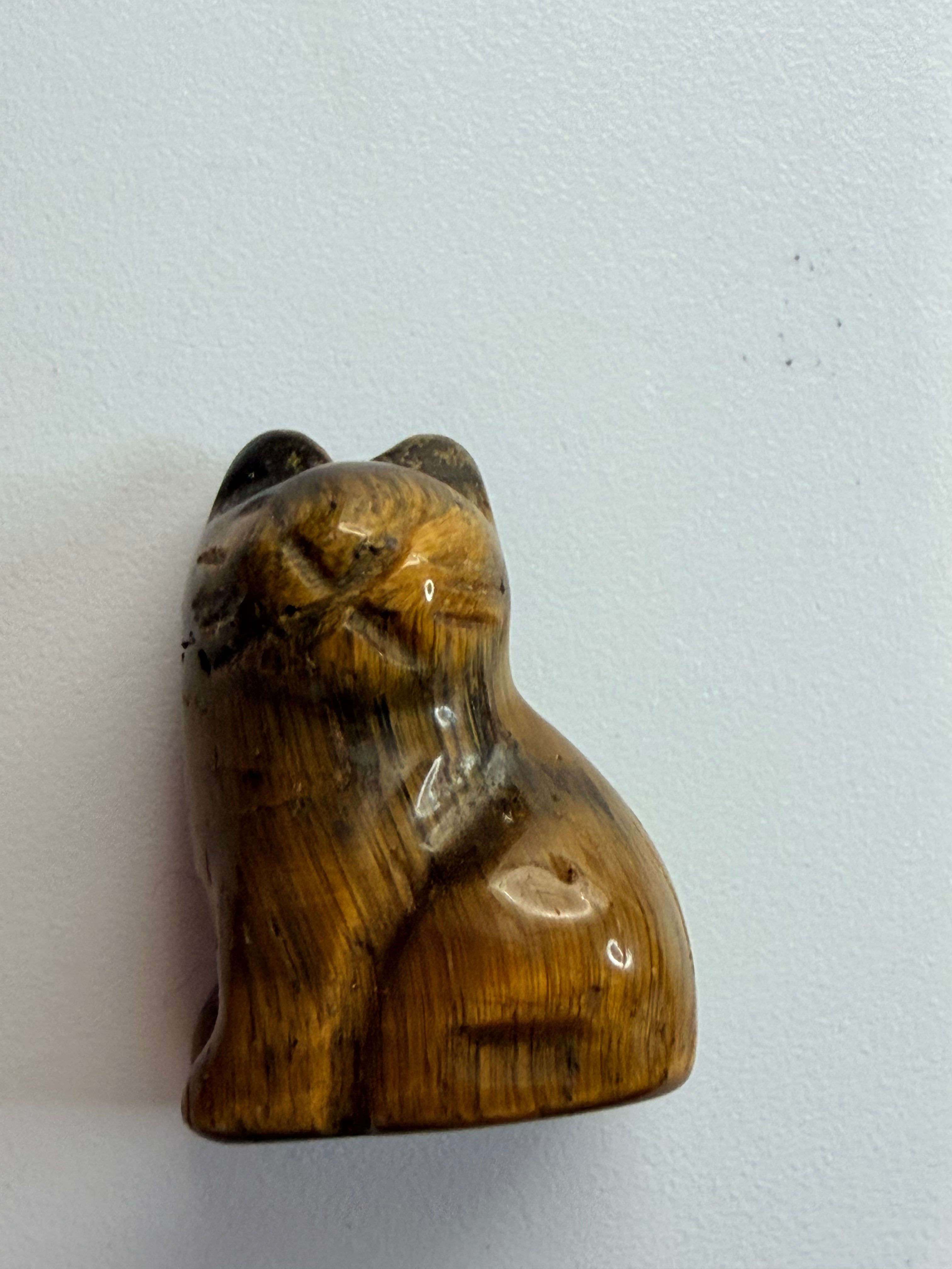 Mini carved cat in tigers eye