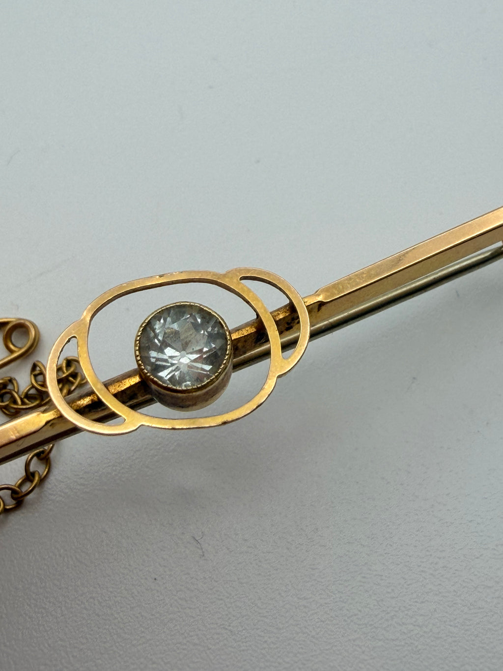 Antique 15ct Aquamarine brooch with safety chain