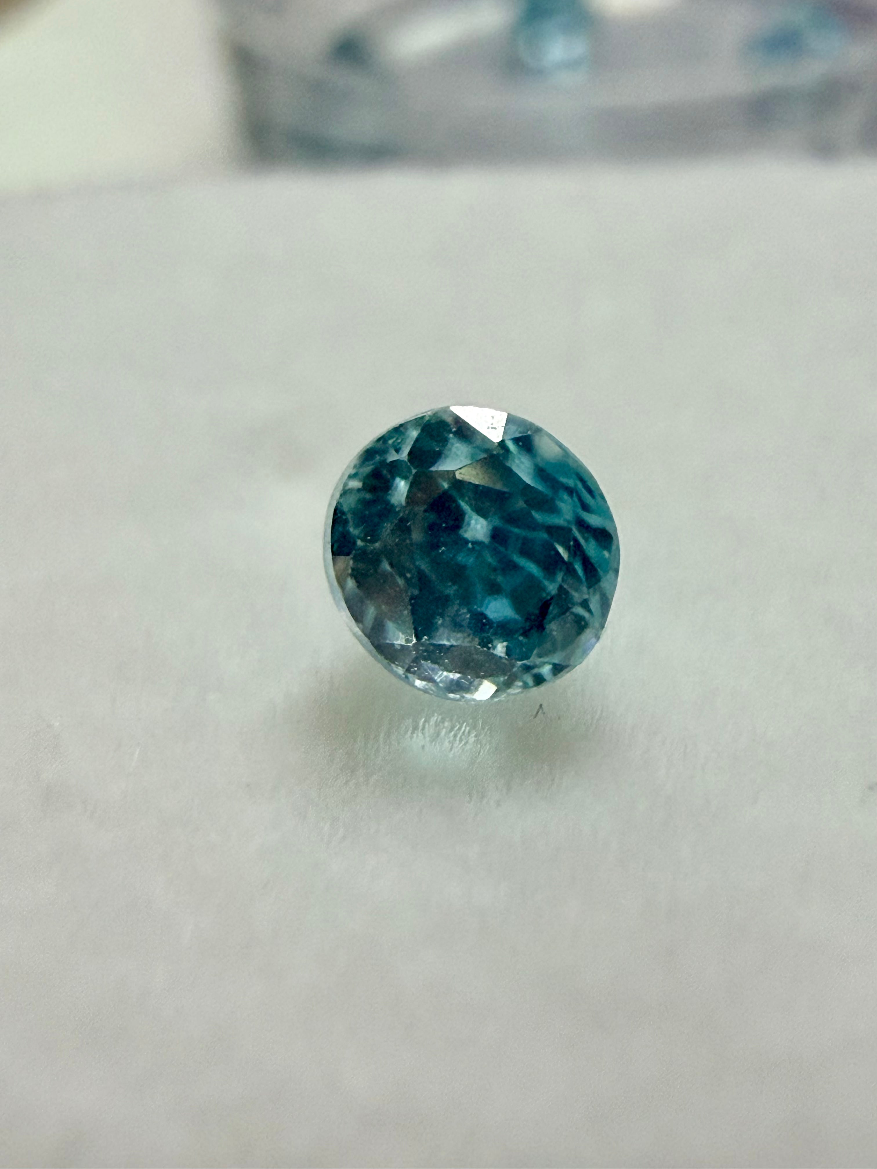 Natural Blue Zircon 0.59ct – Round Cut – 4mm