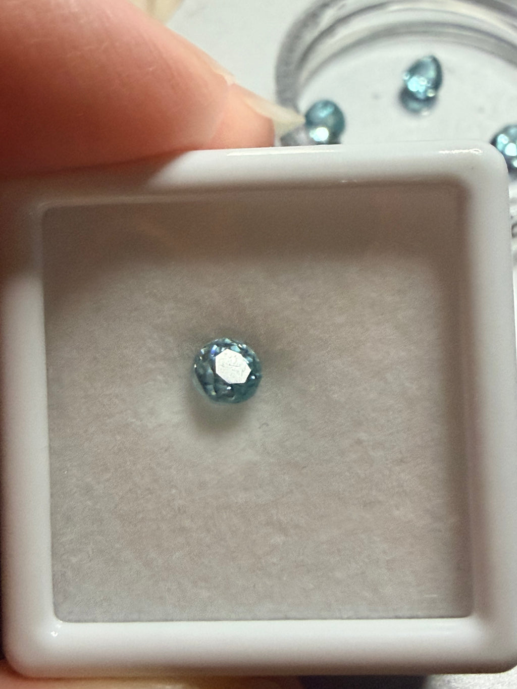 Natural Blue Zircon 0.59ct – Round Cut – 4mm