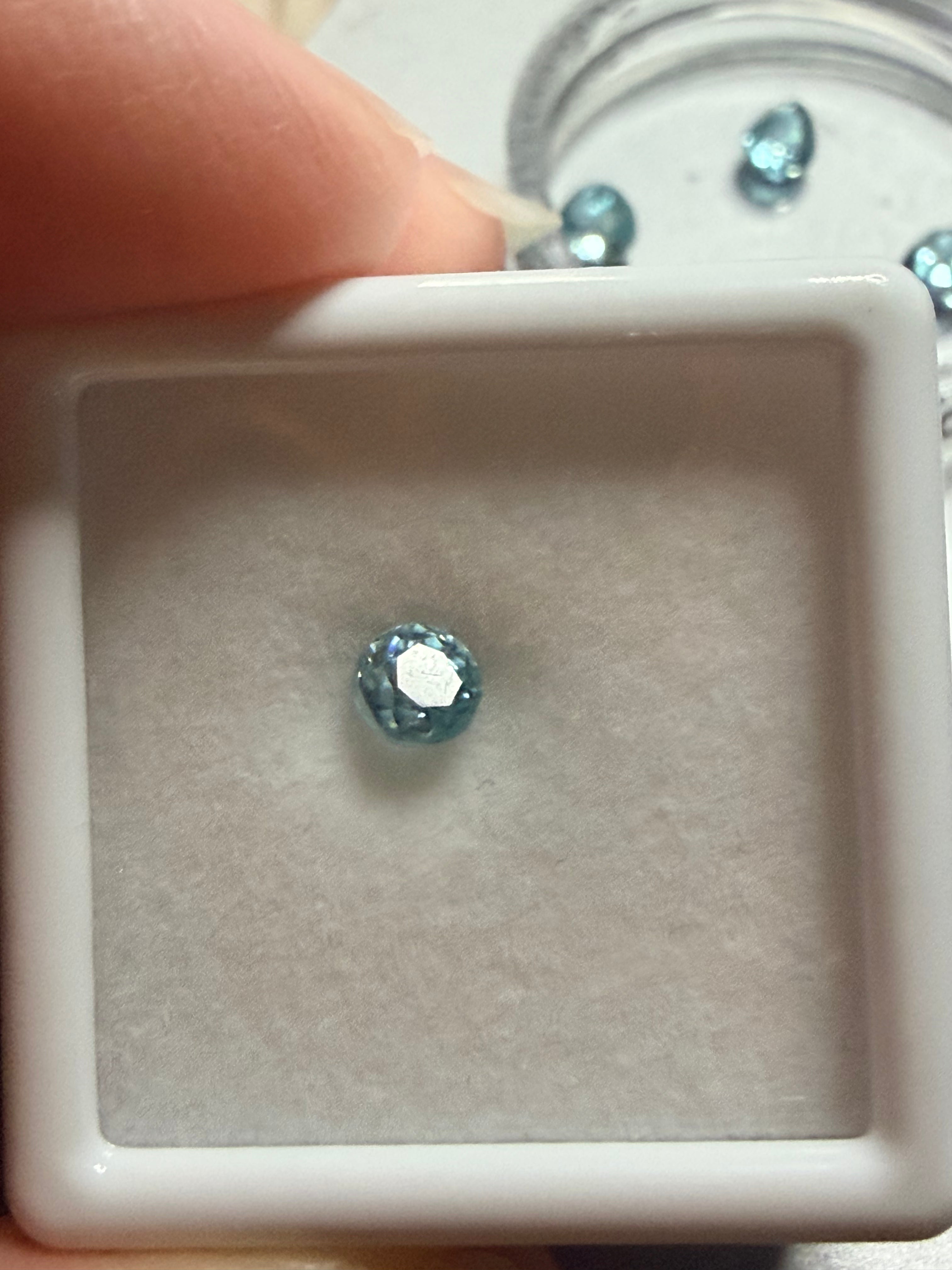Natural Blue Zircon 0.59ct – Round Cut – 4mm