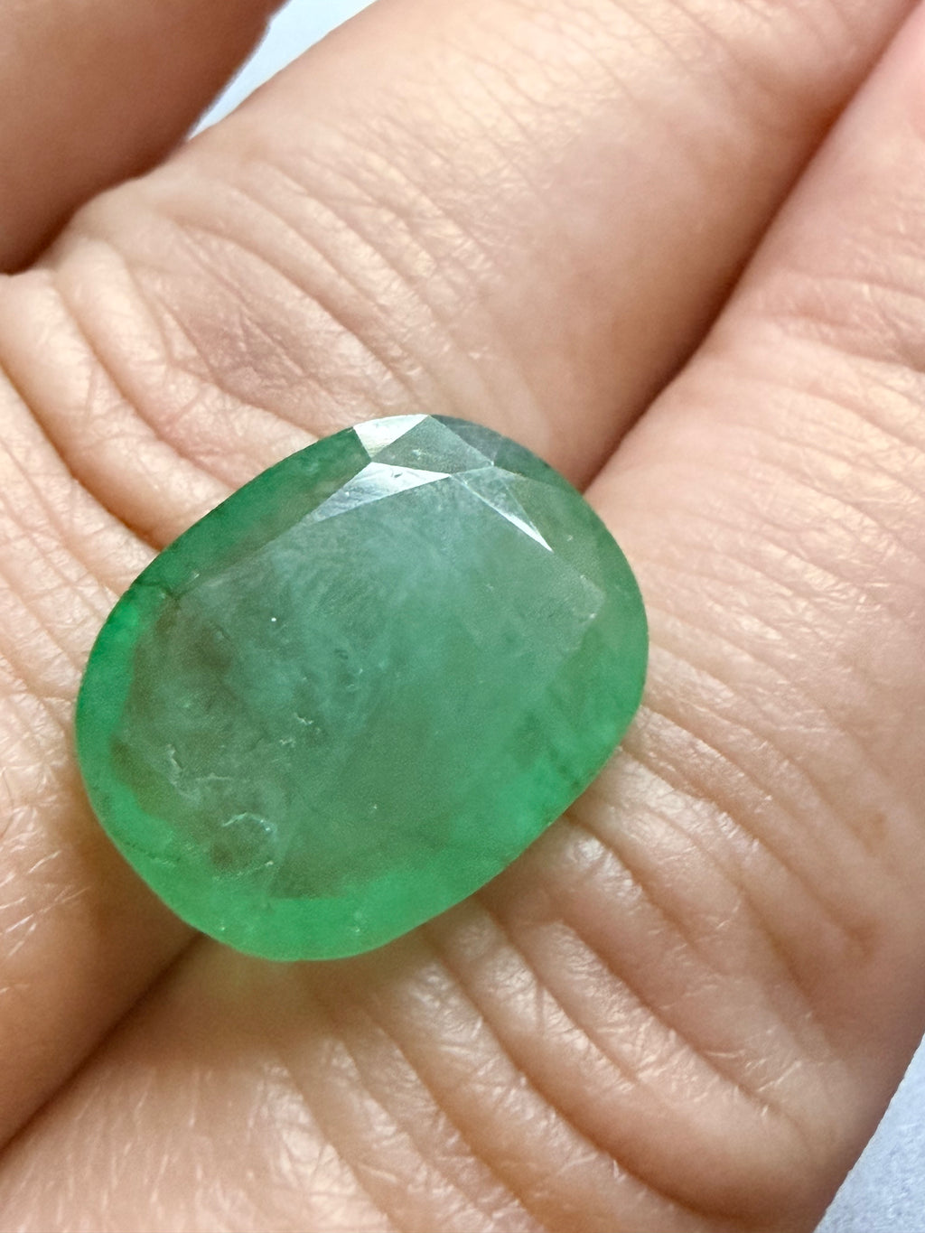Natural Emerald 9.15ct – Large Oval Cut – 16.7x13.2mm