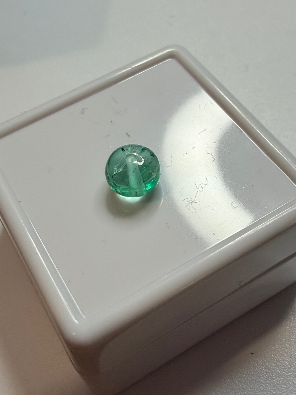 Natural Emerald Bead 5mm 0.97cts – Bright Green