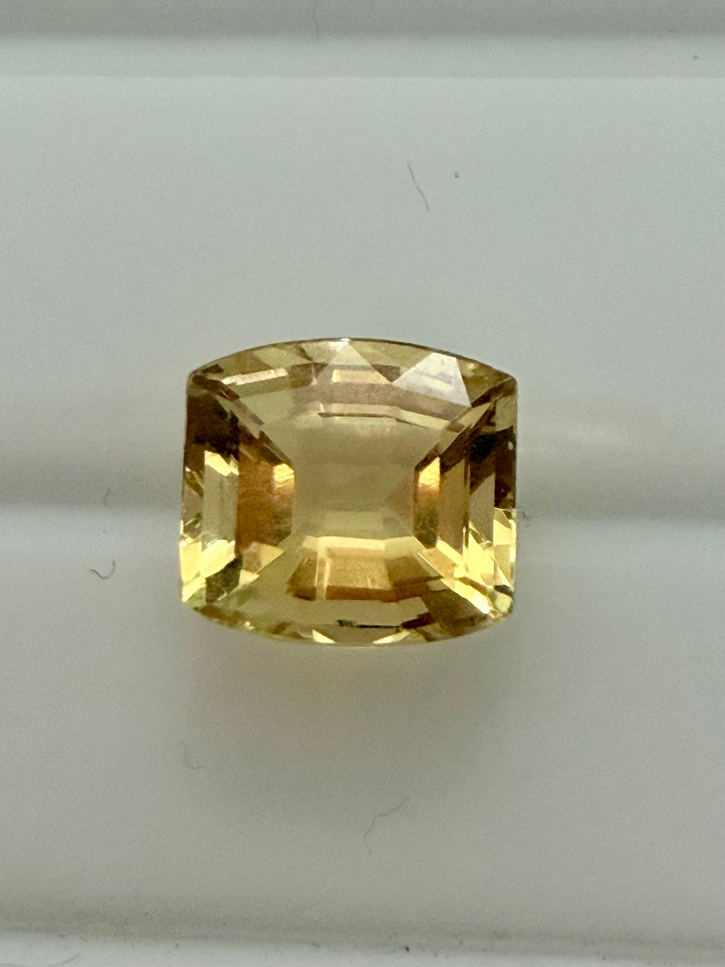Yellow Beryl Fancy Cut 6.1x5.6mm 1.41ct