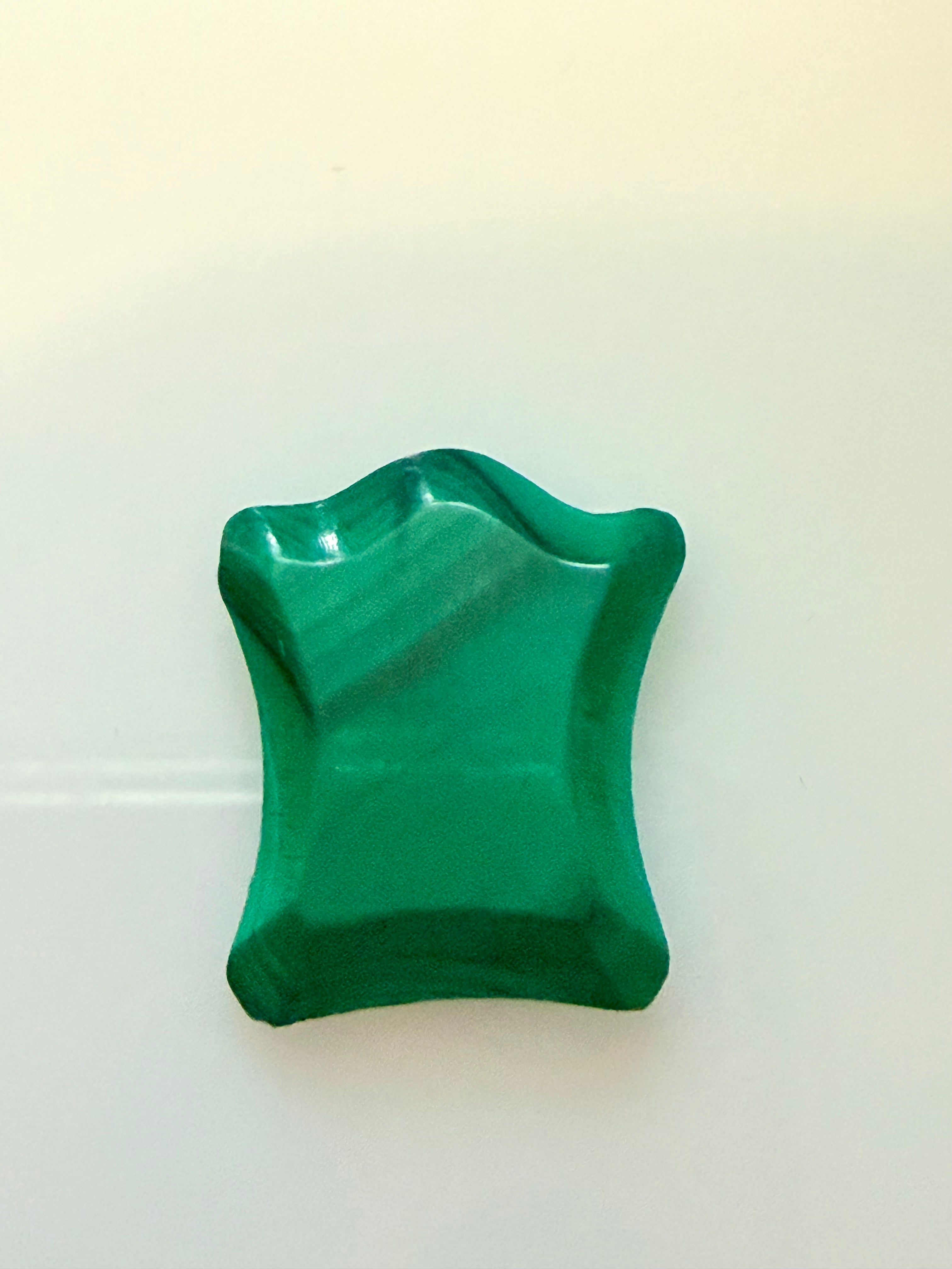 Malachite Shield 16.4x14.6mm 9.30cts