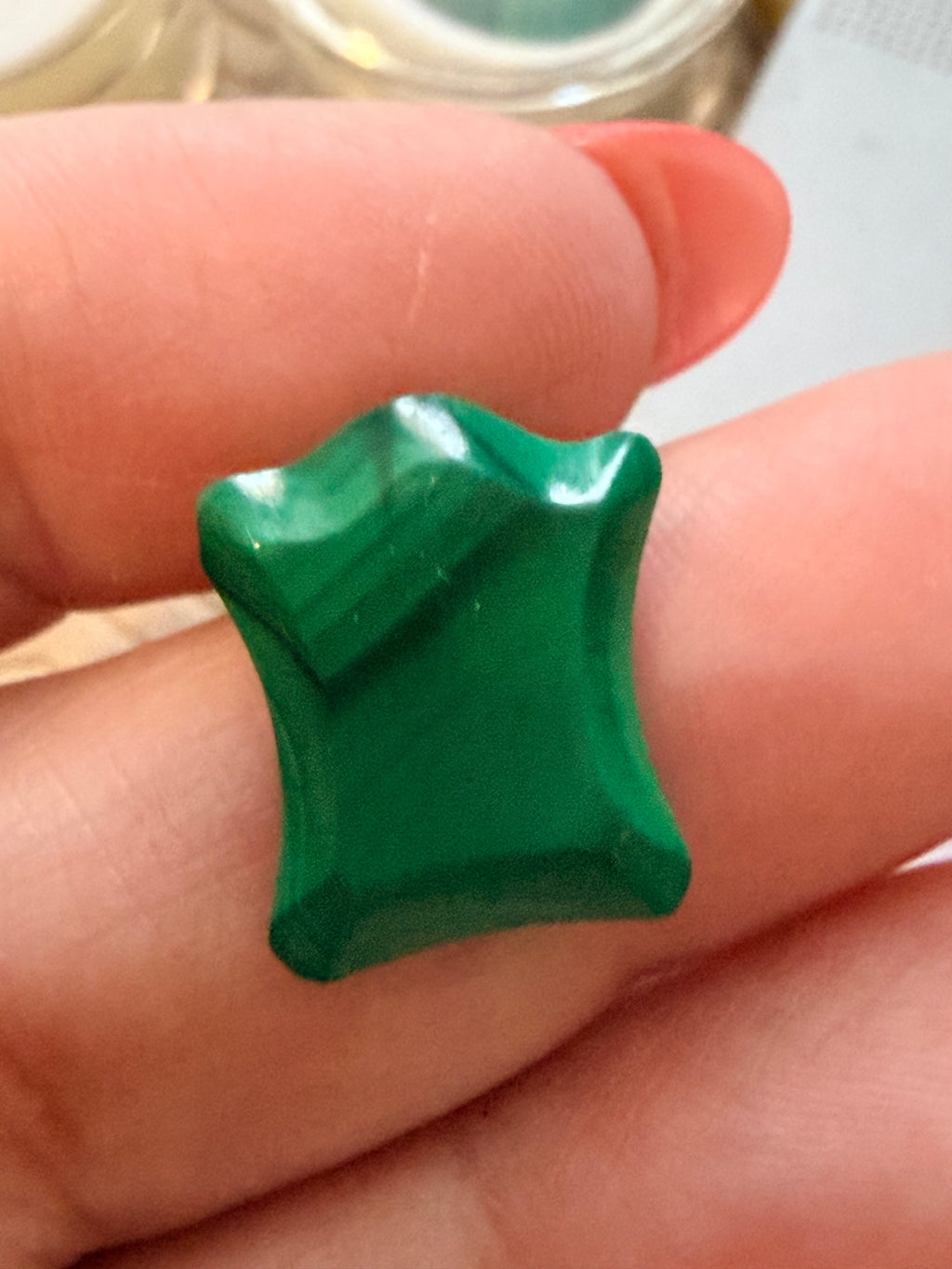 Malachite Shield 16.4x14.6mm 9.30cts
