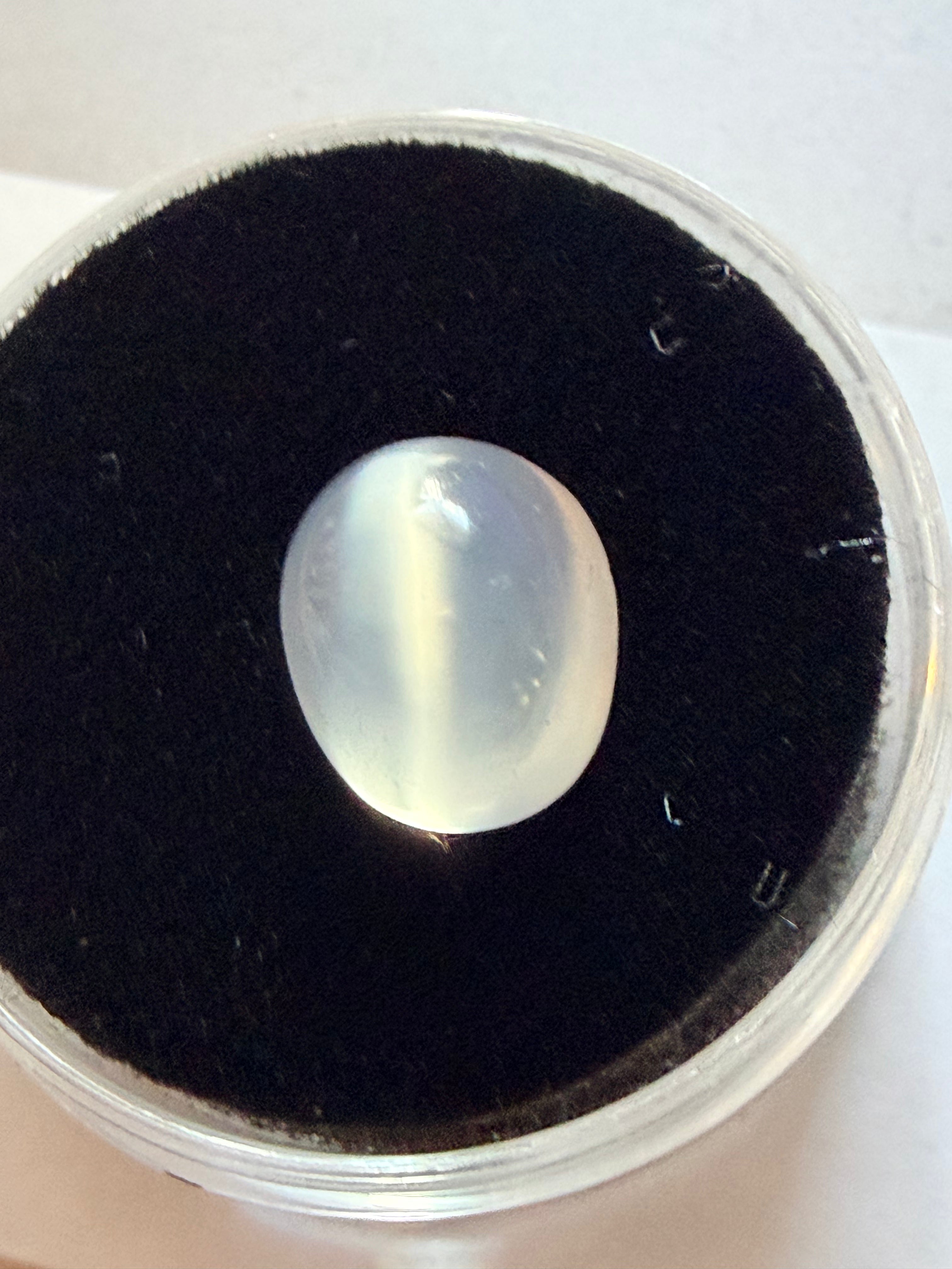 Moonstone Oval 9.6x8mm 3.60ct