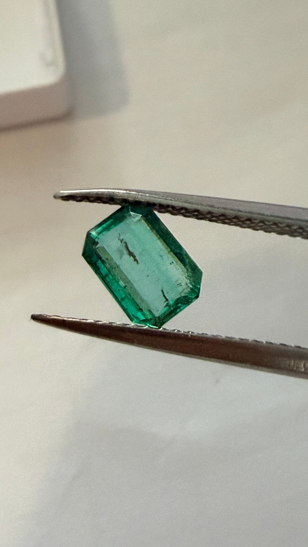 Emerald Good Colour Emerald Cut 7.5 × 5.5mm 0.93ct