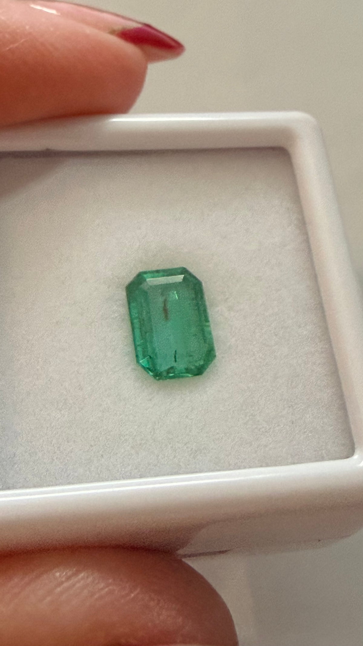 Emerald Good Colour Emerald Cut 7.5 × 5.5mm 0.93ct