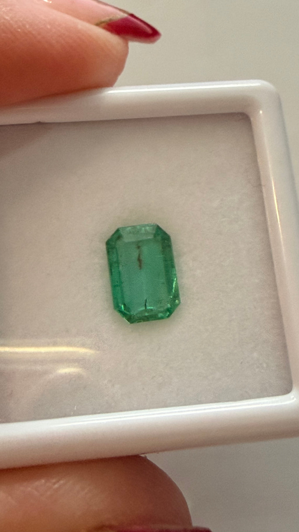 Emerald Good Colour Emerald Cut 7.5 × 5.5mm 0.93ct