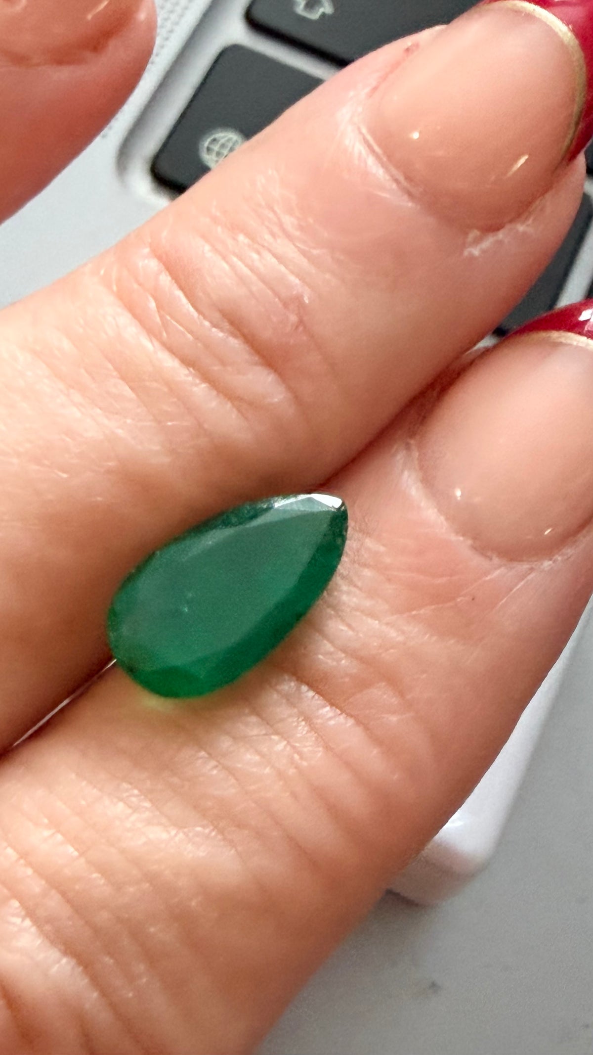 Emerald Very Good Colour Pear Shape 13mm × 7mm 2.77ct