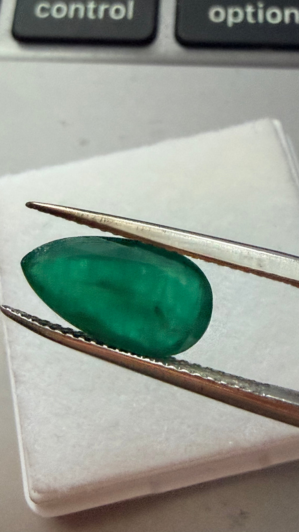 Emerald Very Good Colour Pear Shape 13mm × 7mm 2.77ct