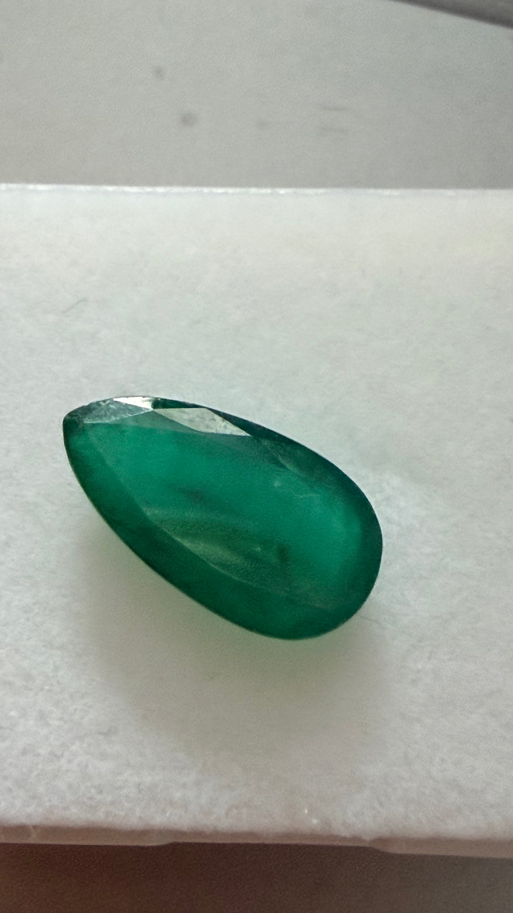 Emerald Very Good Colour Pear Shape 13mm × 7mm 2.77ct