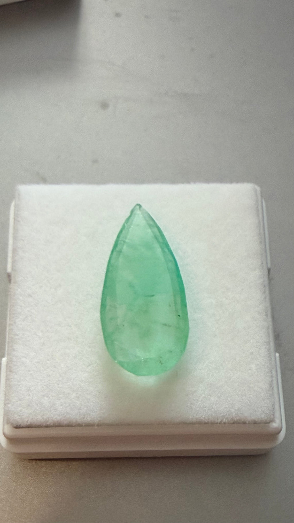 Emerald Pear Shape 18mm × 9mm 3.67ct