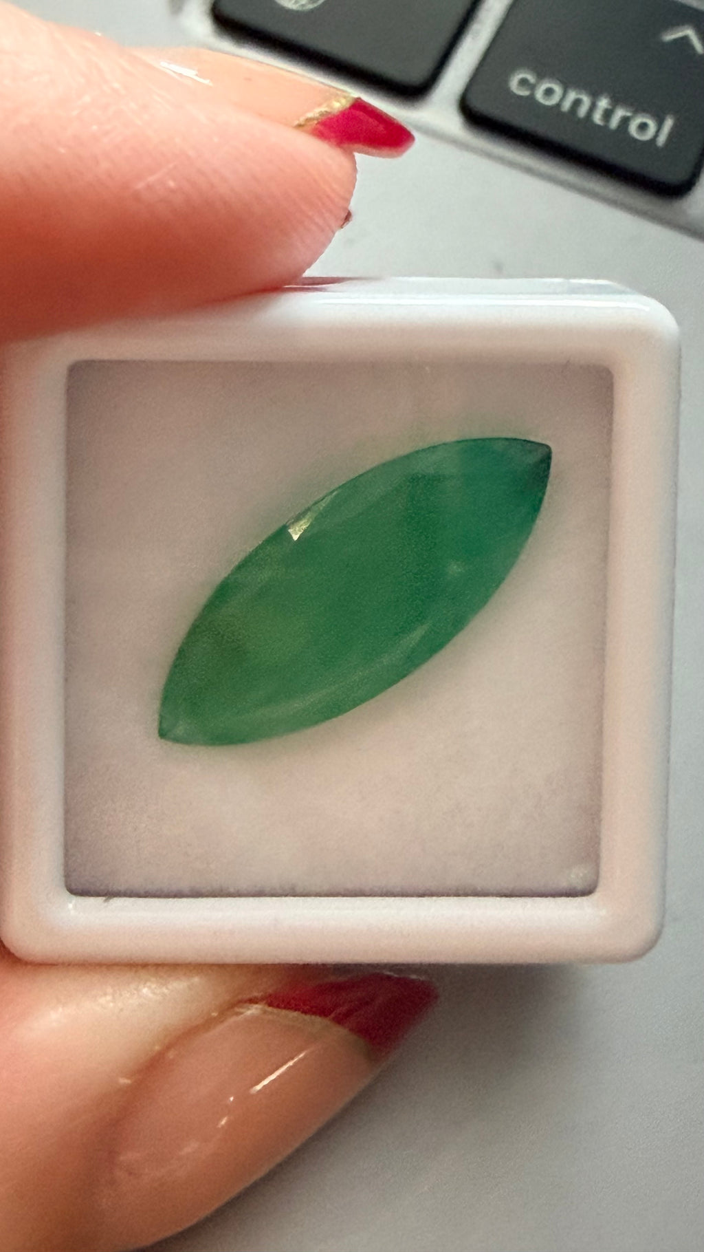 Emerald Marquise 22mm × 9mm 4.98ct