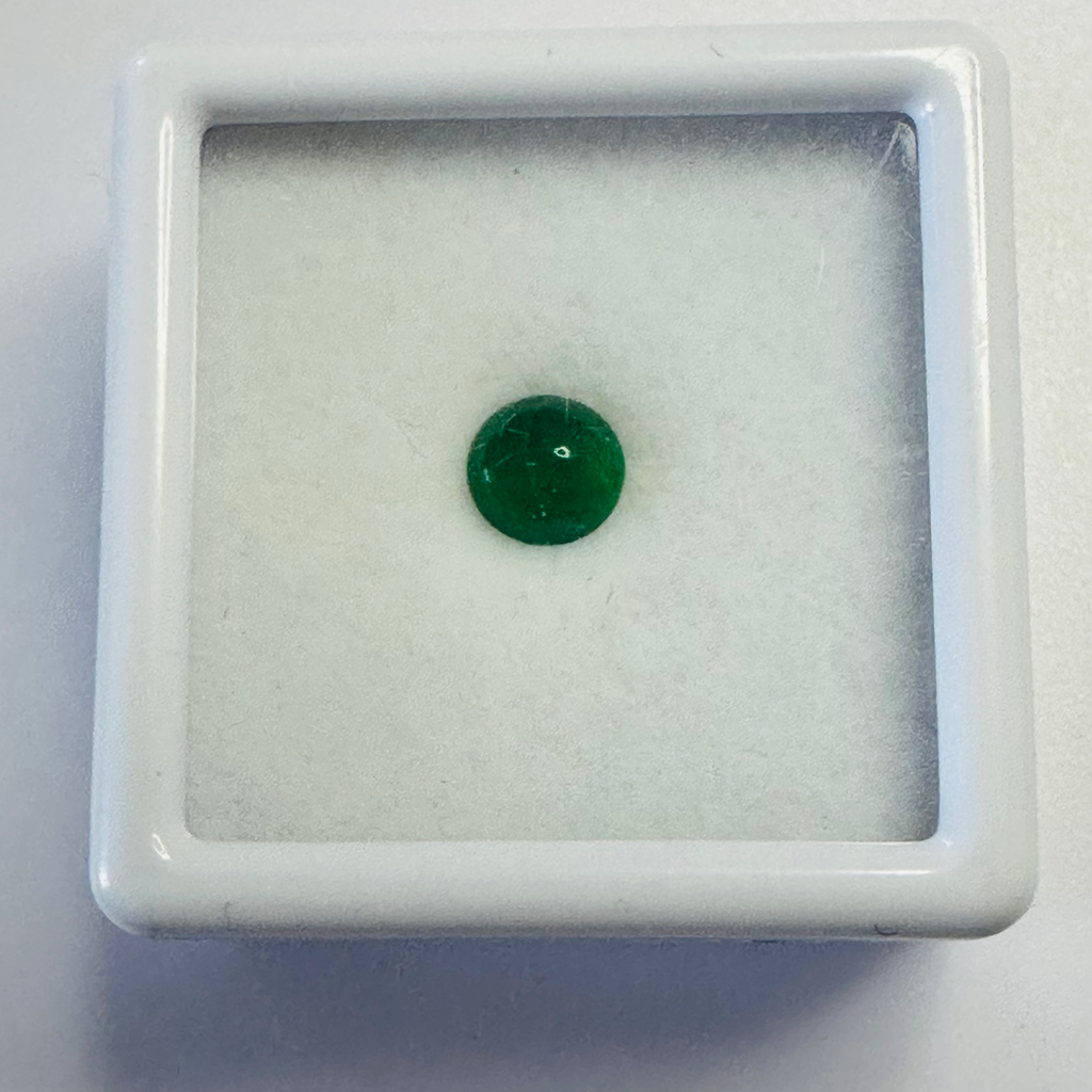 EMERALD ROUND CAB 5MM. 0.47CTS image 3