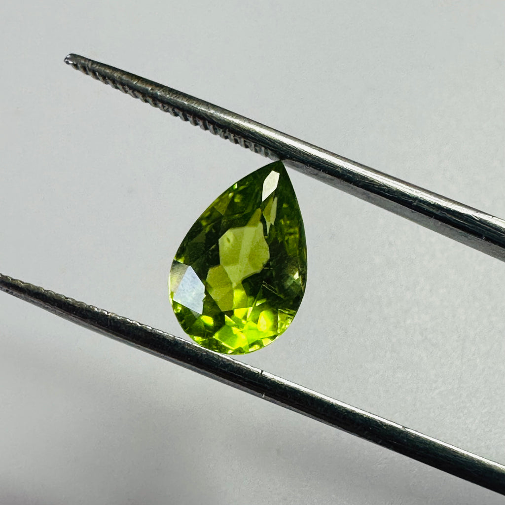 PERIDOT  DROP 11.3MMX7.4MM  3.40CTS image 1