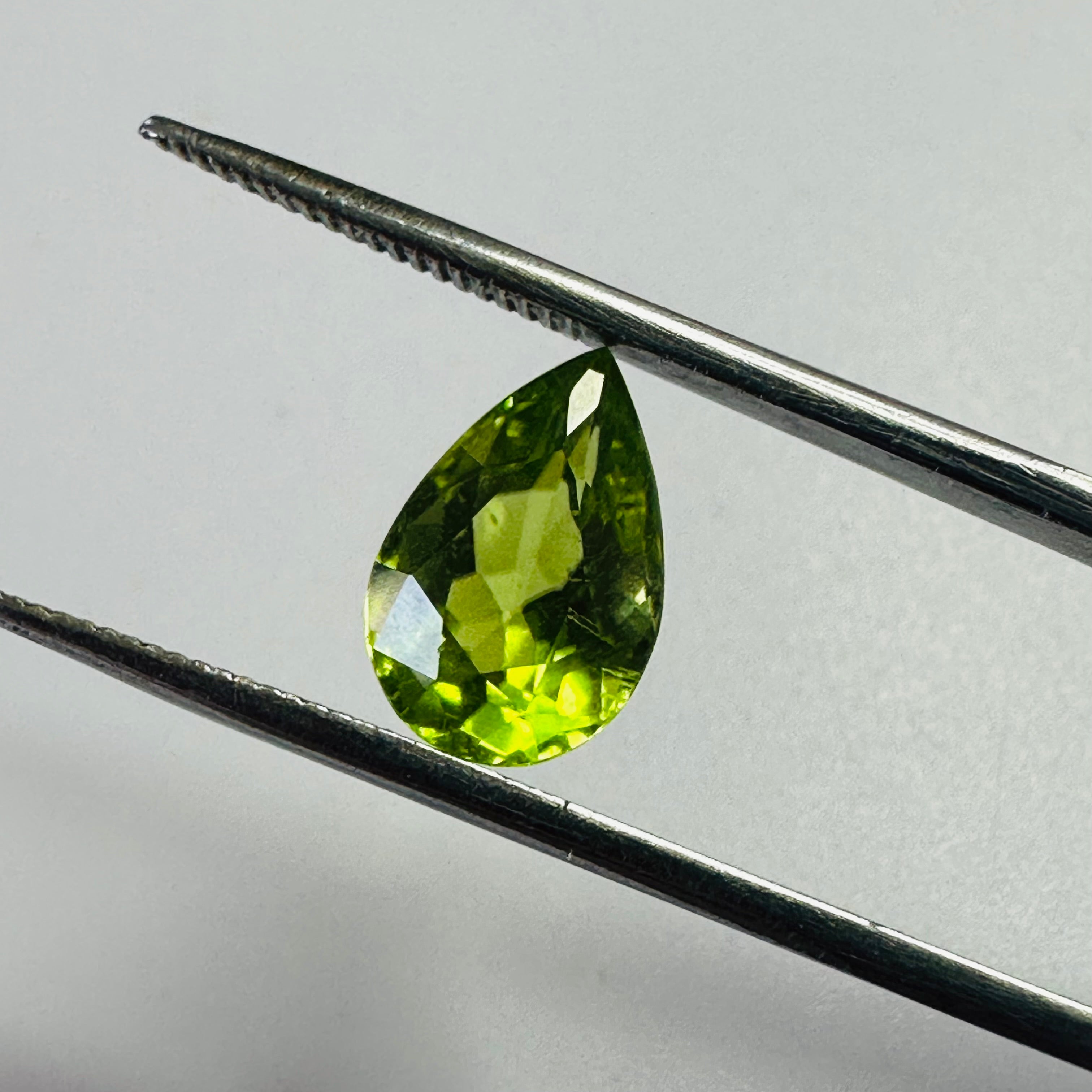 PERIDOT  DROP 11.3MMX7.4MM  3.40CTS image 1