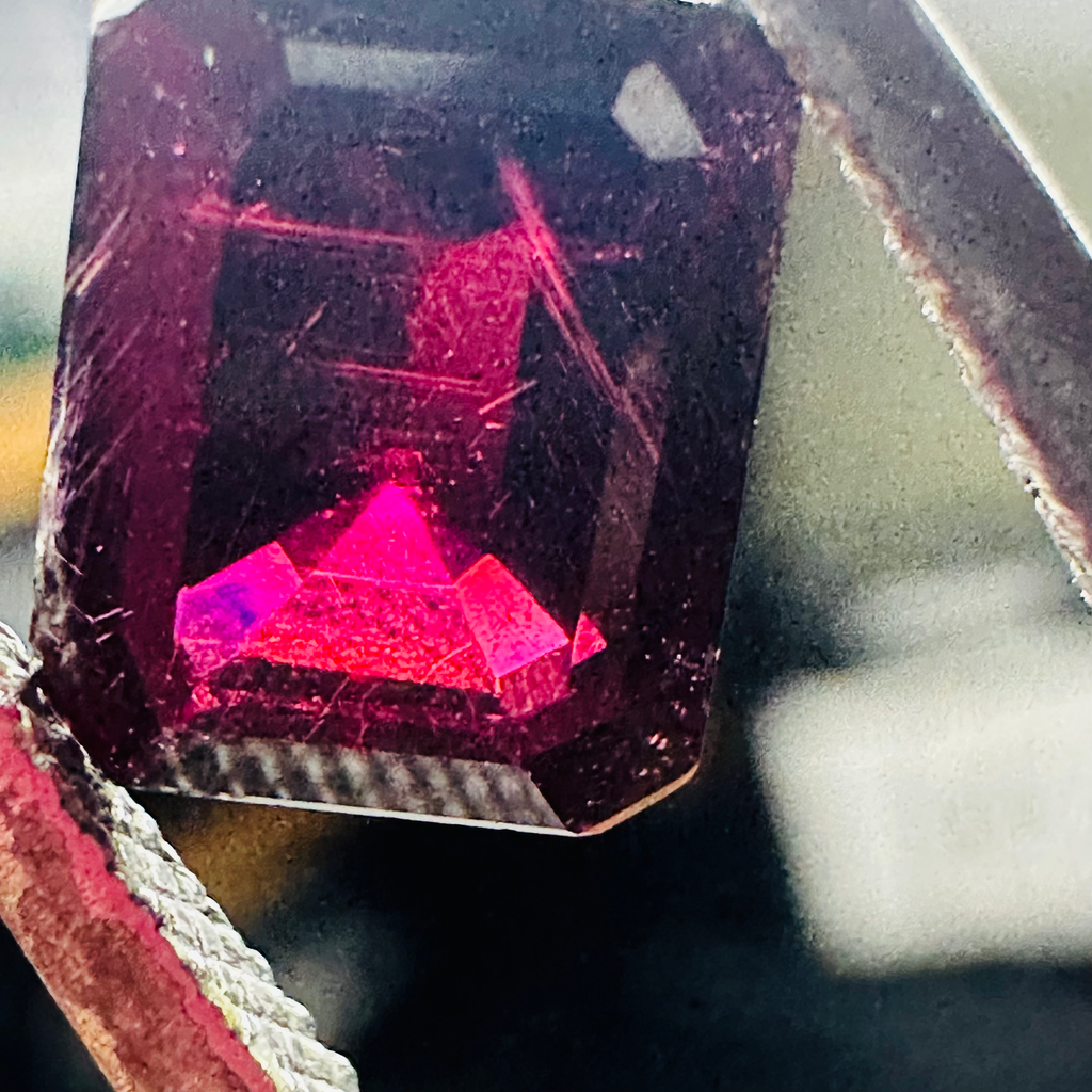 GARNET TRAP CUT   8MMX6MM 2.03CTS image 6