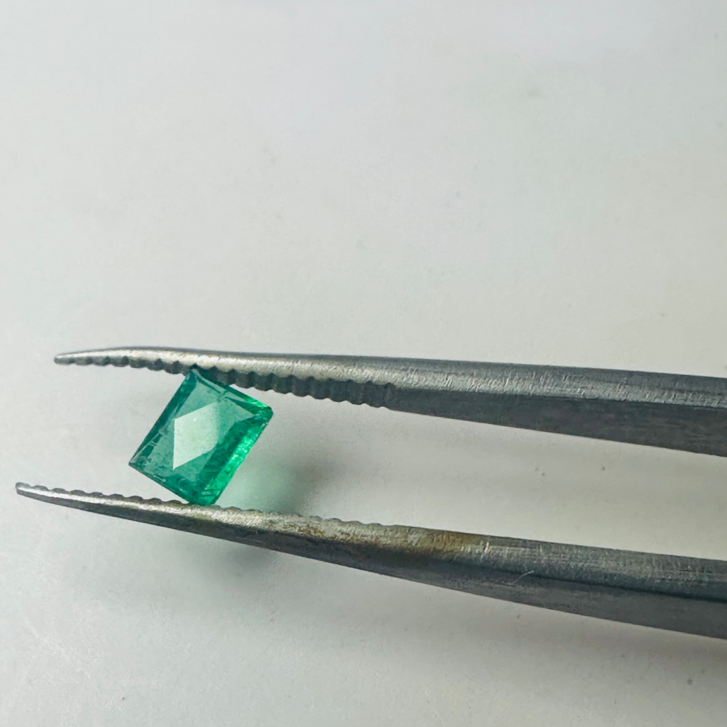 EMERALD FRENCH CUT 5MMX4.1MM. 0.36CTS image 1