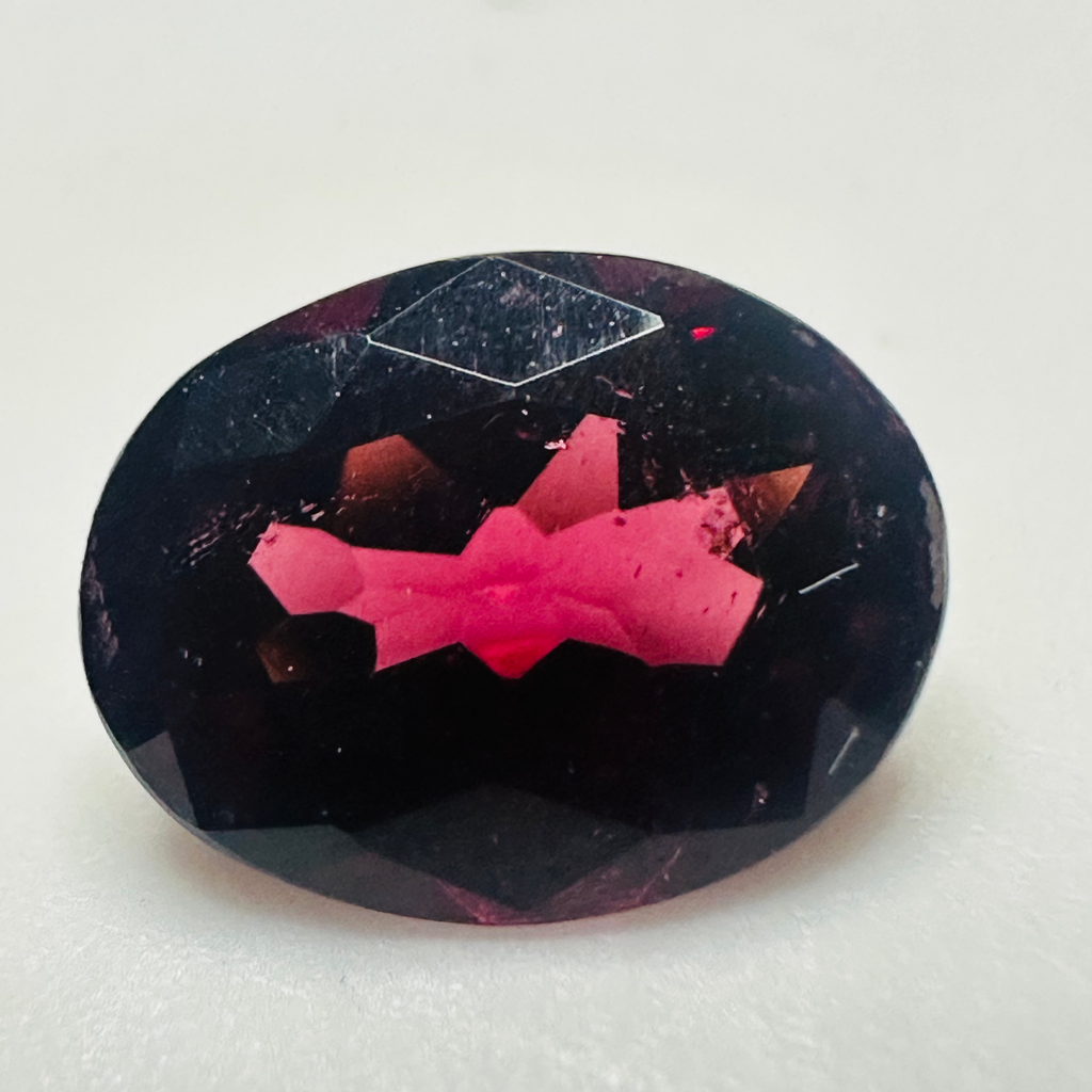 GARNET OVAL 9MMX7MM   1.90CTS image 0