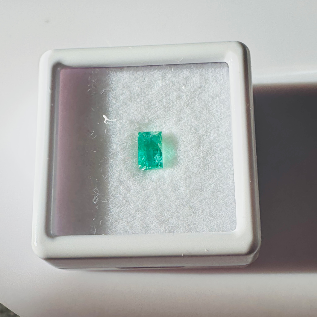 EMERALD BAGETTE 5MM X 3MM 0.40CTS image 4