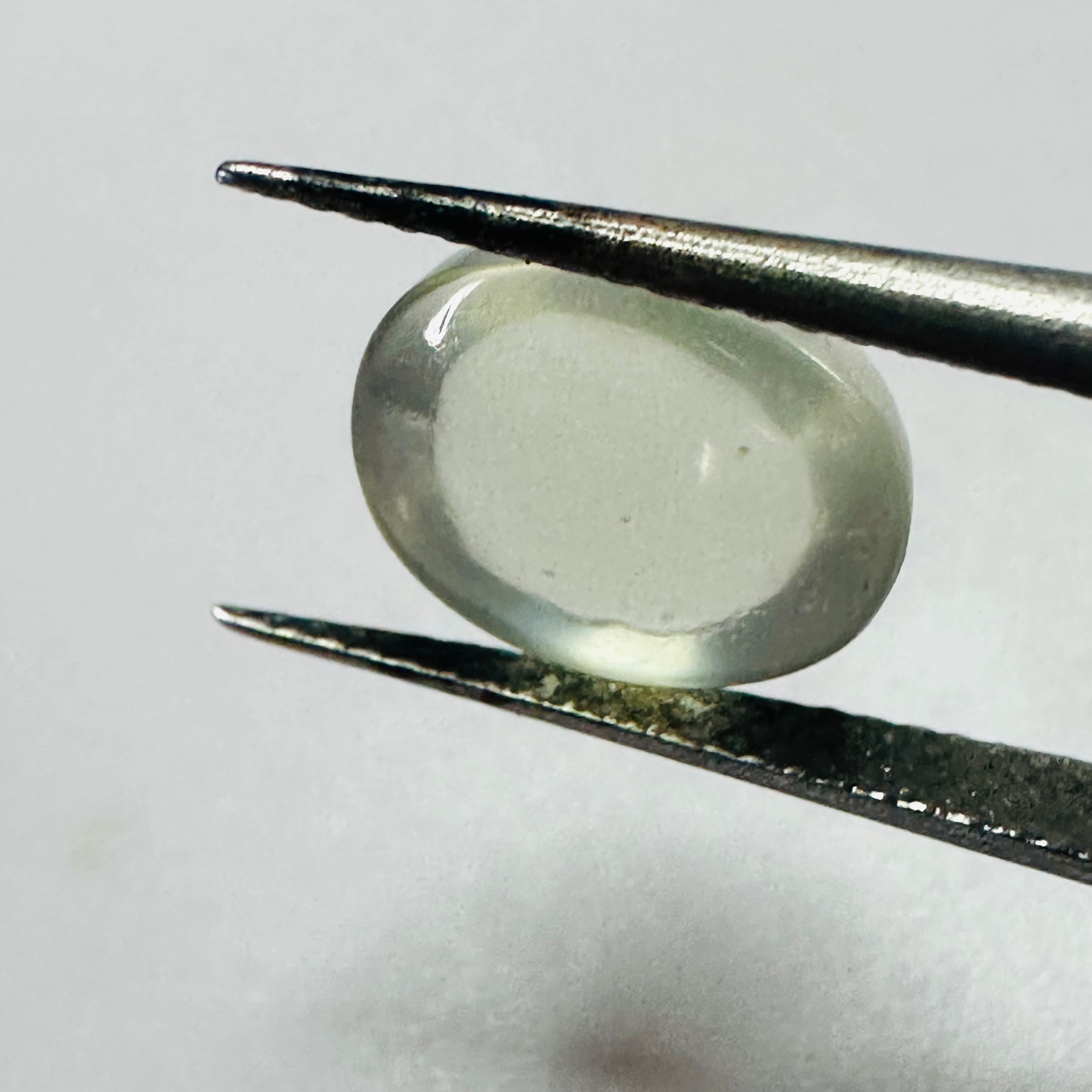 Moonstone  white moon oval 10.3mmx9.3mm  4.09cts image 4