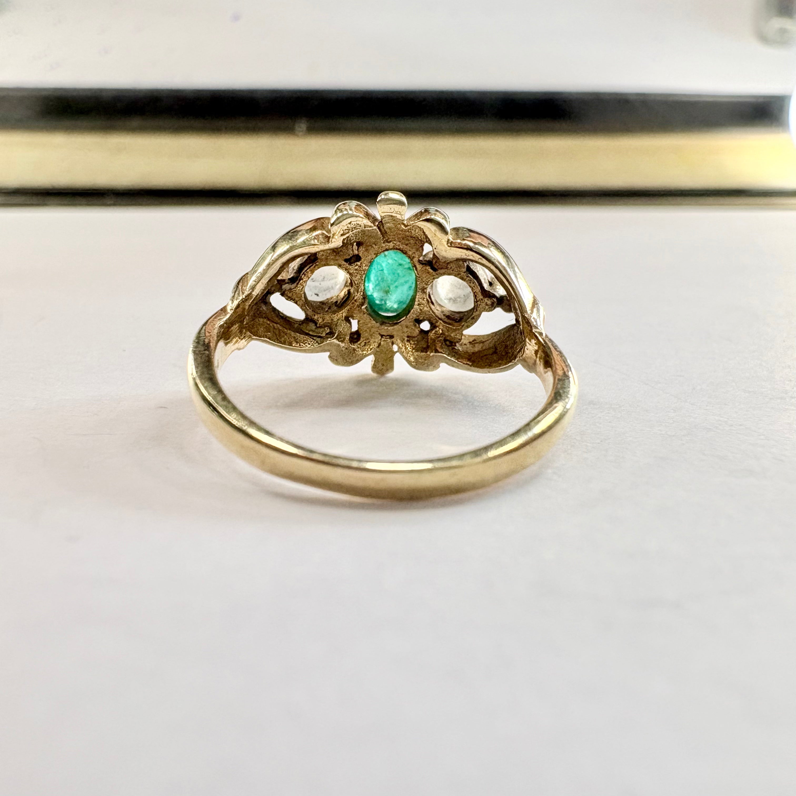 9ct  Vintage yellow gold emerald and moonstone Ring L1/2 image 2