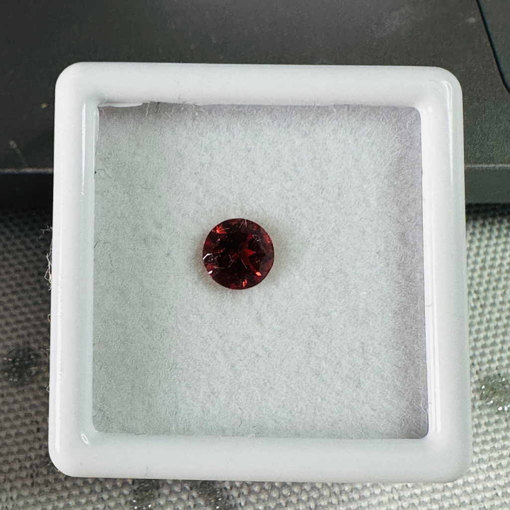 GARNET  ROUND 5MM  0.63CTS  RED CABOCHEON image 4