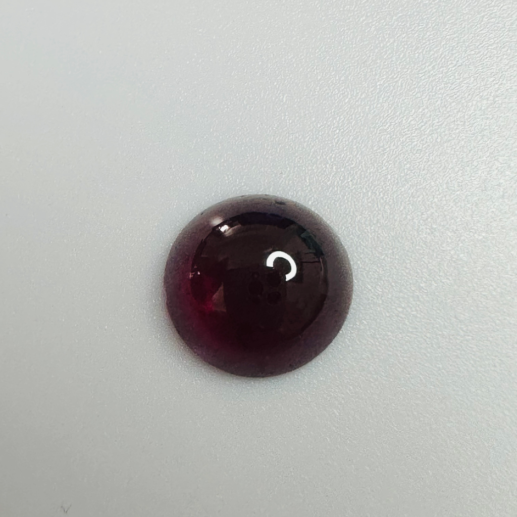 GARNET ROUND CAB 9.8MM 3.58CTS image 3