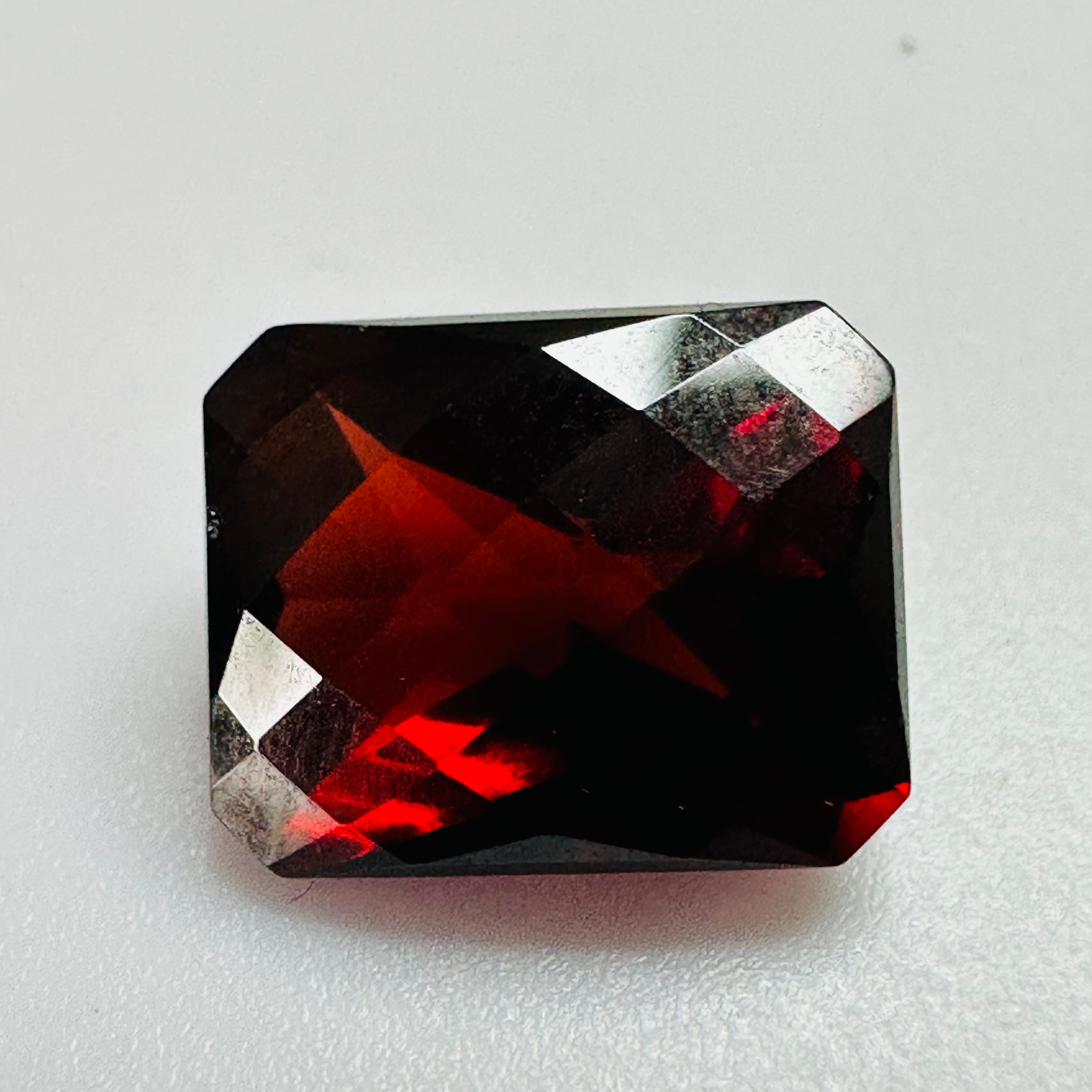 GARNET  RECTANGLE CHECKERBOARD 10MMX 8MM 4.61CTS RED image 2