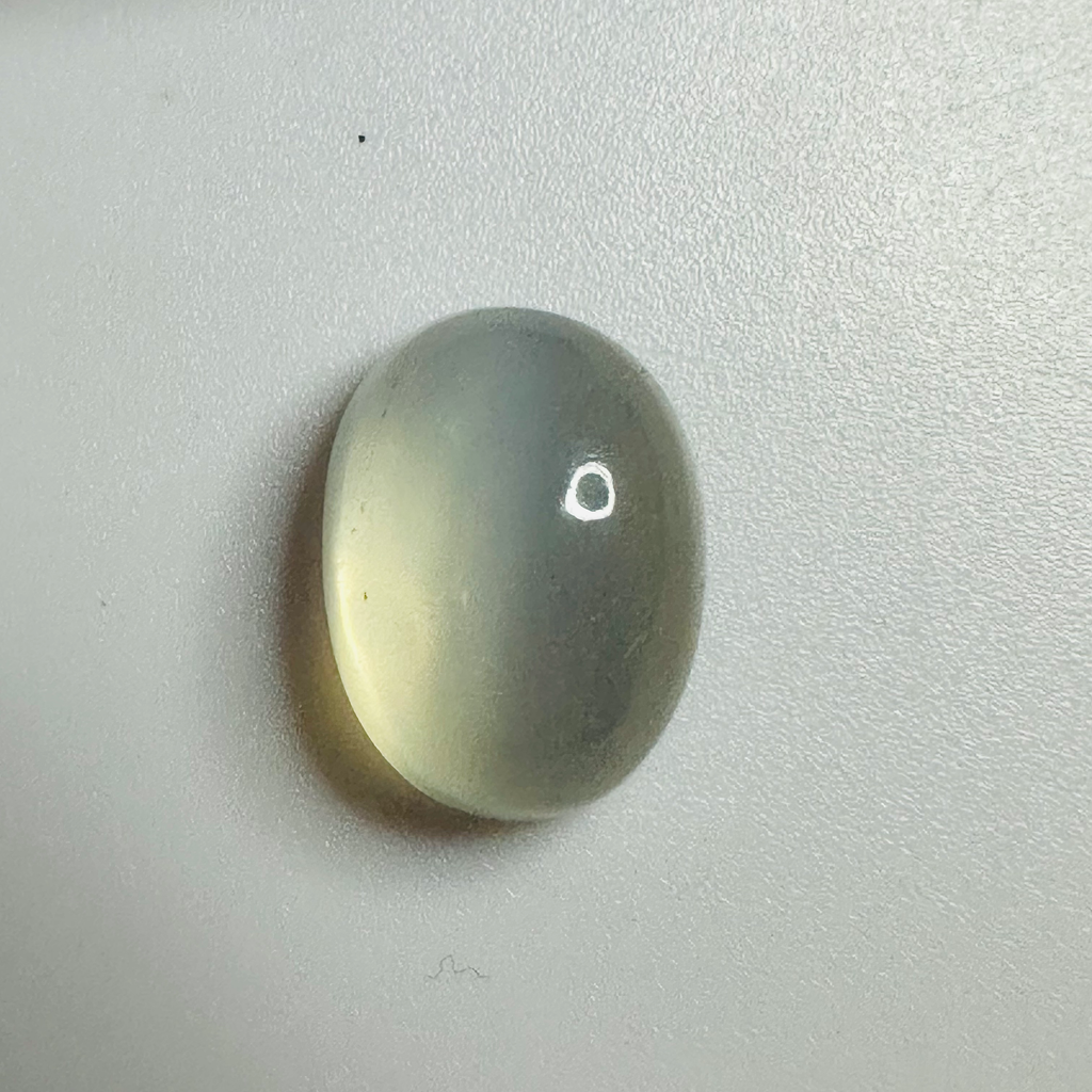 Moonstone  white moon oval 15mmx11mm  9.08cts image 3