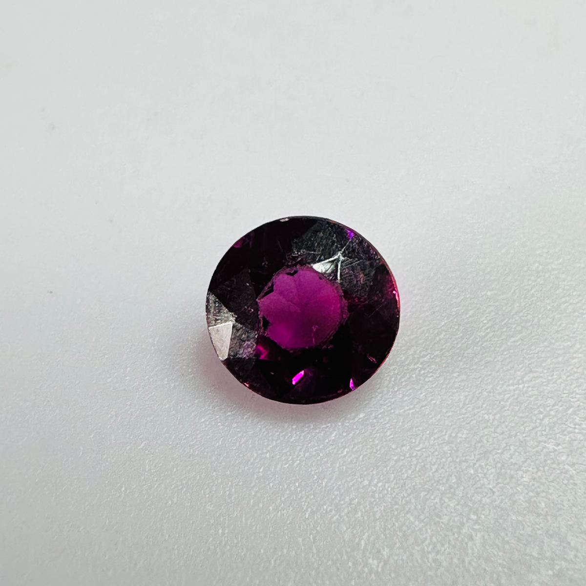GARNET  ROUND 5.2MM  0.68CTS  RED image 4