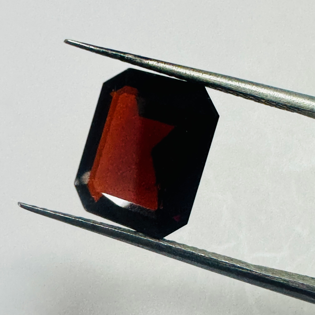 GARNET  EMERALD CUT 11.7X9.8MM  4.96CTS  DEEP RED image 2