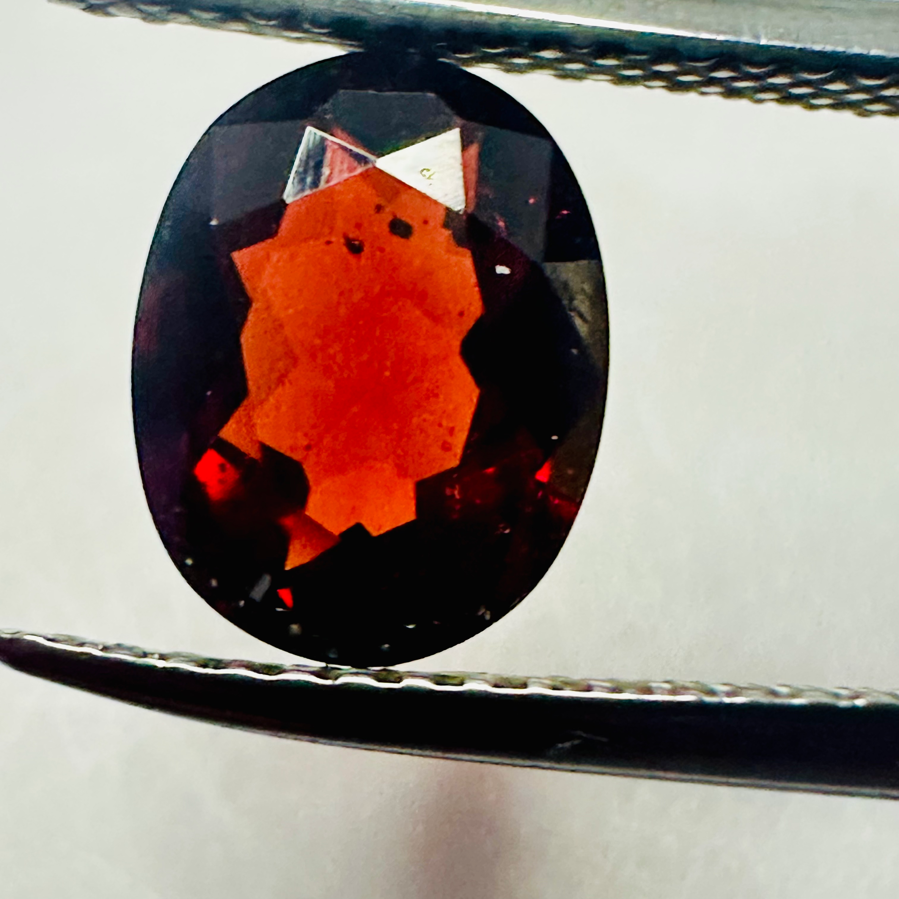 GARNET OVAL  9.3MMX7.2MM 2.14CTS image 0