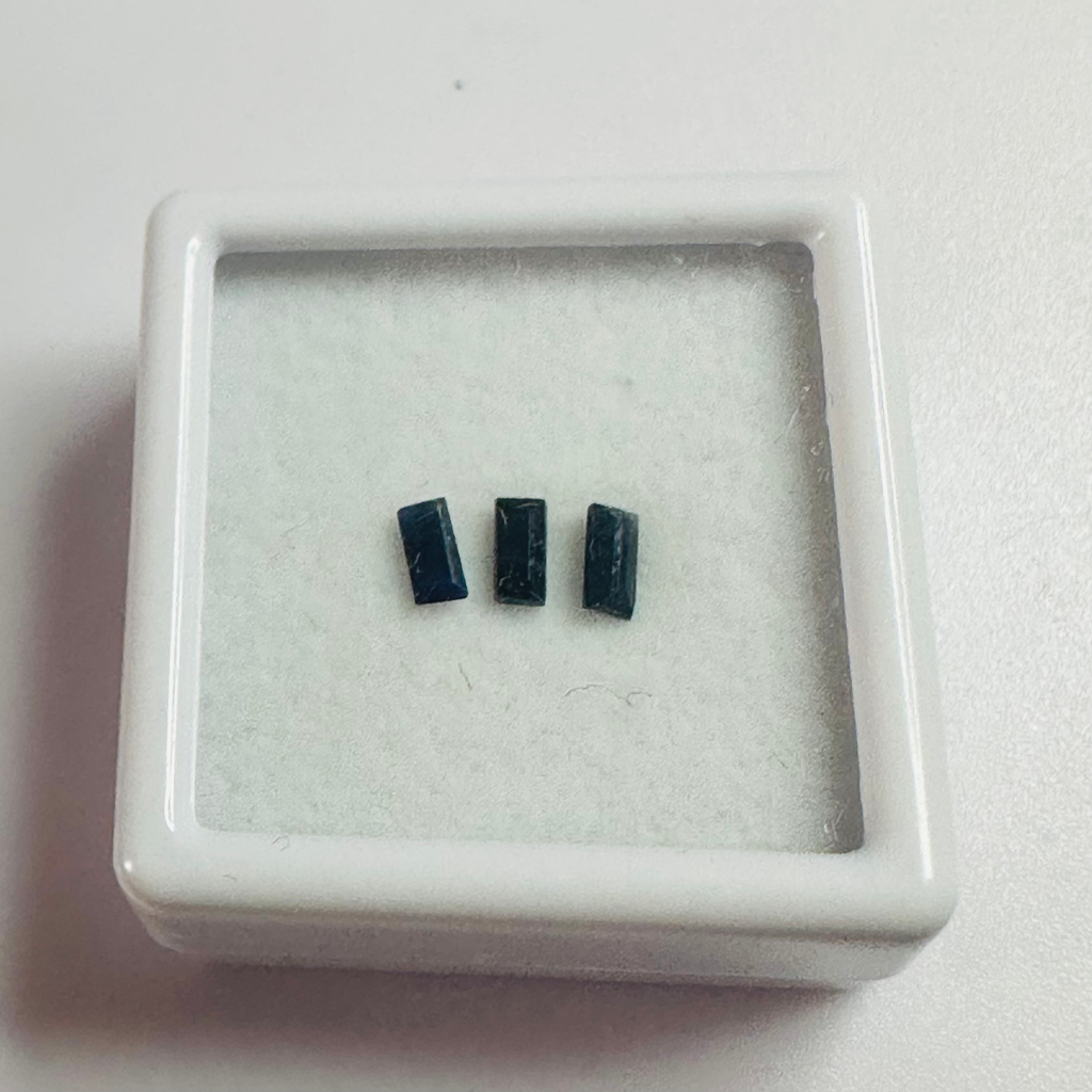 BLUE SAPPHIRE 4MMX2.3MM   0.47CTS image 0