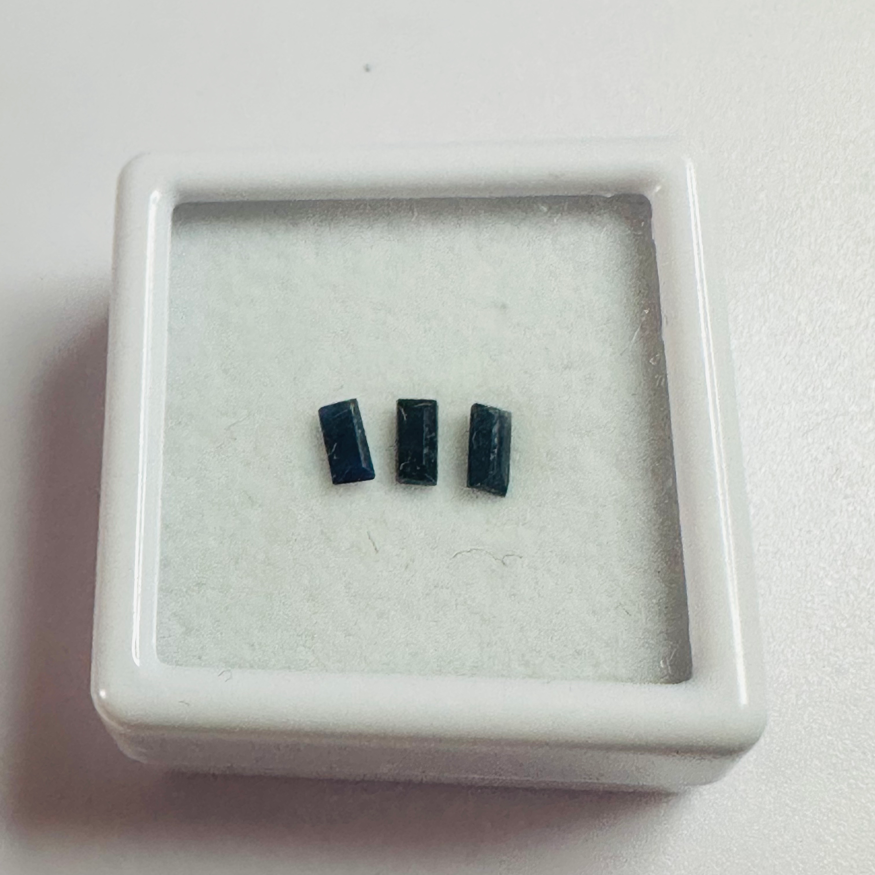 BLUE SAPPHIRE 4MMX2.3MM   0.47CTS image 0